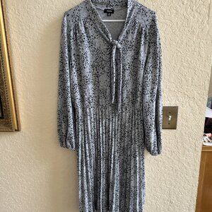 Tacera Leopard Print Dress Size XL NWT Long Sleeves grey & black Pleated Bottom